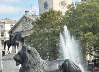 Travel Trafalgar Square Lion 2023