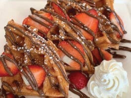 Cafe Destin Waffles w Strawberries