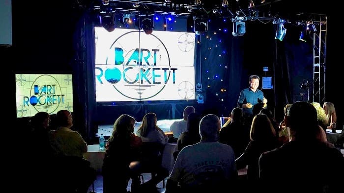 ShowroomPhotoOnStage