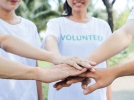 Volunteer iStock 1303107115