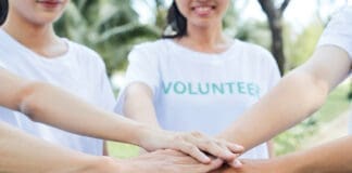 Volunteer iStock 1303107115