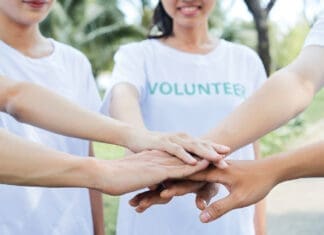 Volunteer iStock 1303107115